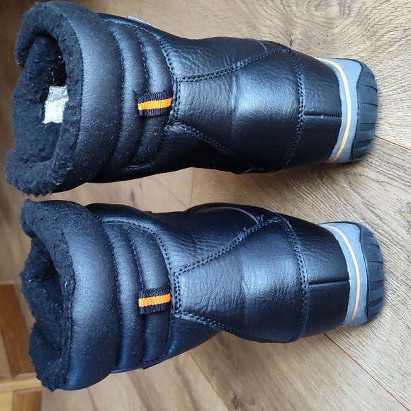 Winter Boots - Picture 3 of 10